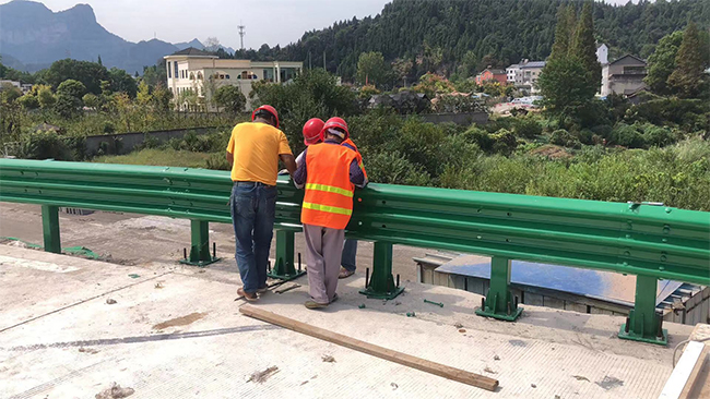 锡林郭勒高速公路护栏板的维护确保道路安全的关键环节