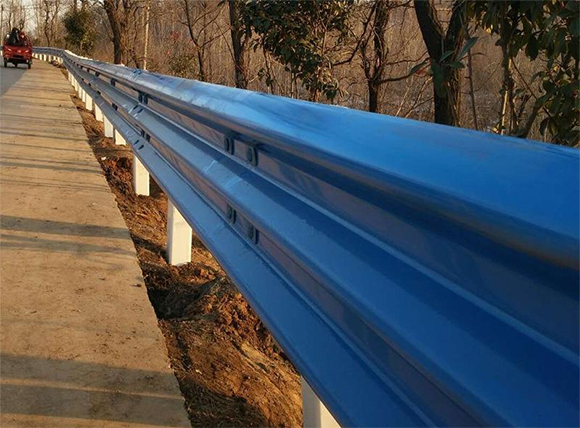 锡林郭勒公路波形护栏板的优点